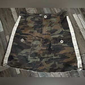 DANCE & MARVEL Mini Skirt Cargo Camo Army Green Camouflage  Distressed Size:S